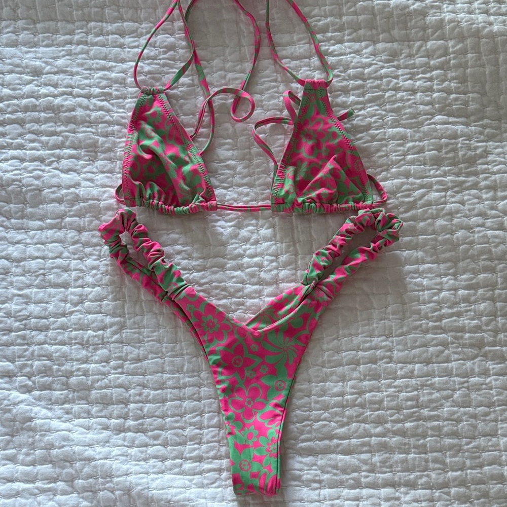 Kulani Kinis Vibrant Floral Bikini